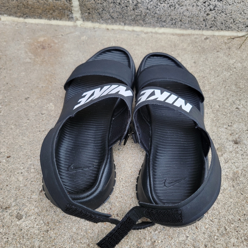 Nike Black White Logo Strap Tanjun Sandals Womens 6 - Picture 8 of 14